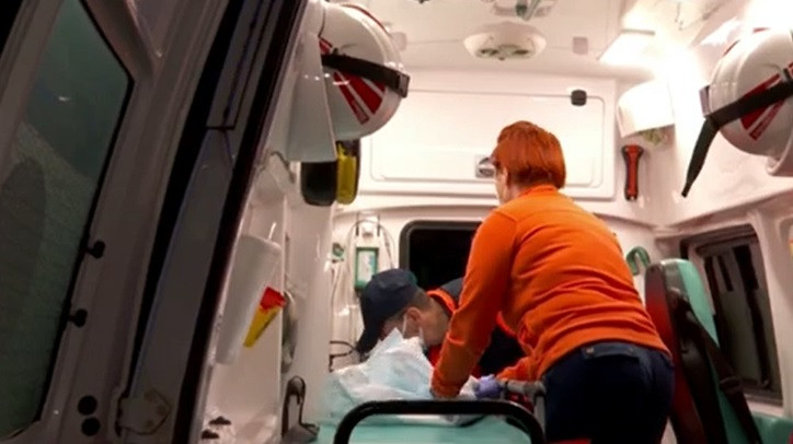 O fetiță de trei ani din Vaslui a murit în urma unui incendiu pornit de la cărbunii încinși care au căzut din sobă