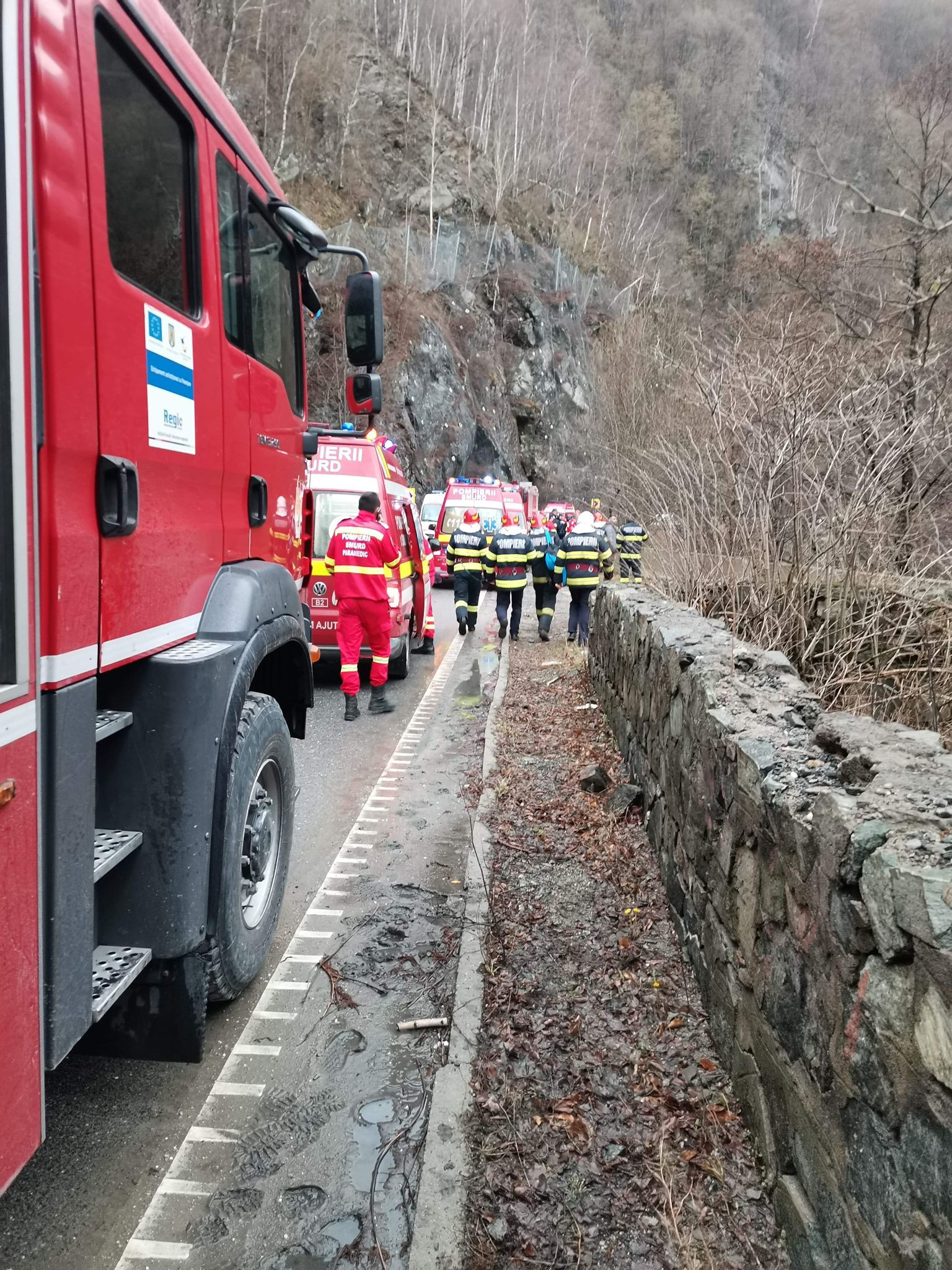 Accident mortal pe râul Jiu. S-au răsturnat trei bărci cu 22 de persoane. O persoană a decedat