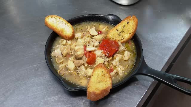 În weekend, în cherhanale se muncește ca vara. Care este cel mai comandat preparat