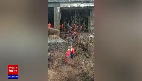 Accident mortal la un concurs de rafting pe Jiu. S-au răsturnat trei bărci cu 22 de persoane