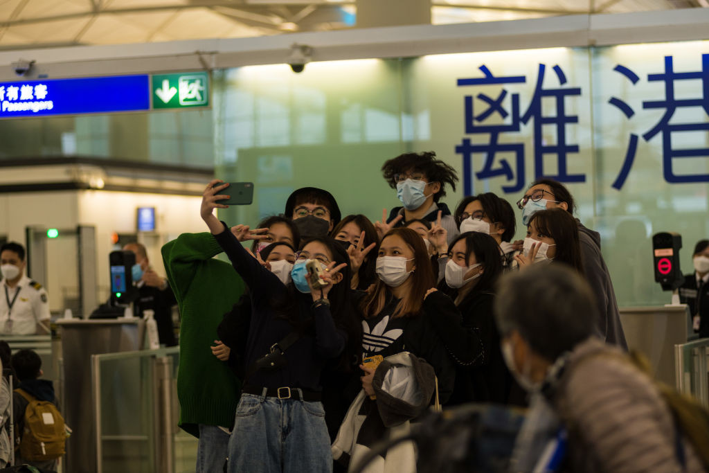 Vârf de contaminări cu COVID-19 în China. Lockdown în Shanghai, părinţii se tem că vor fi separaţi de copii