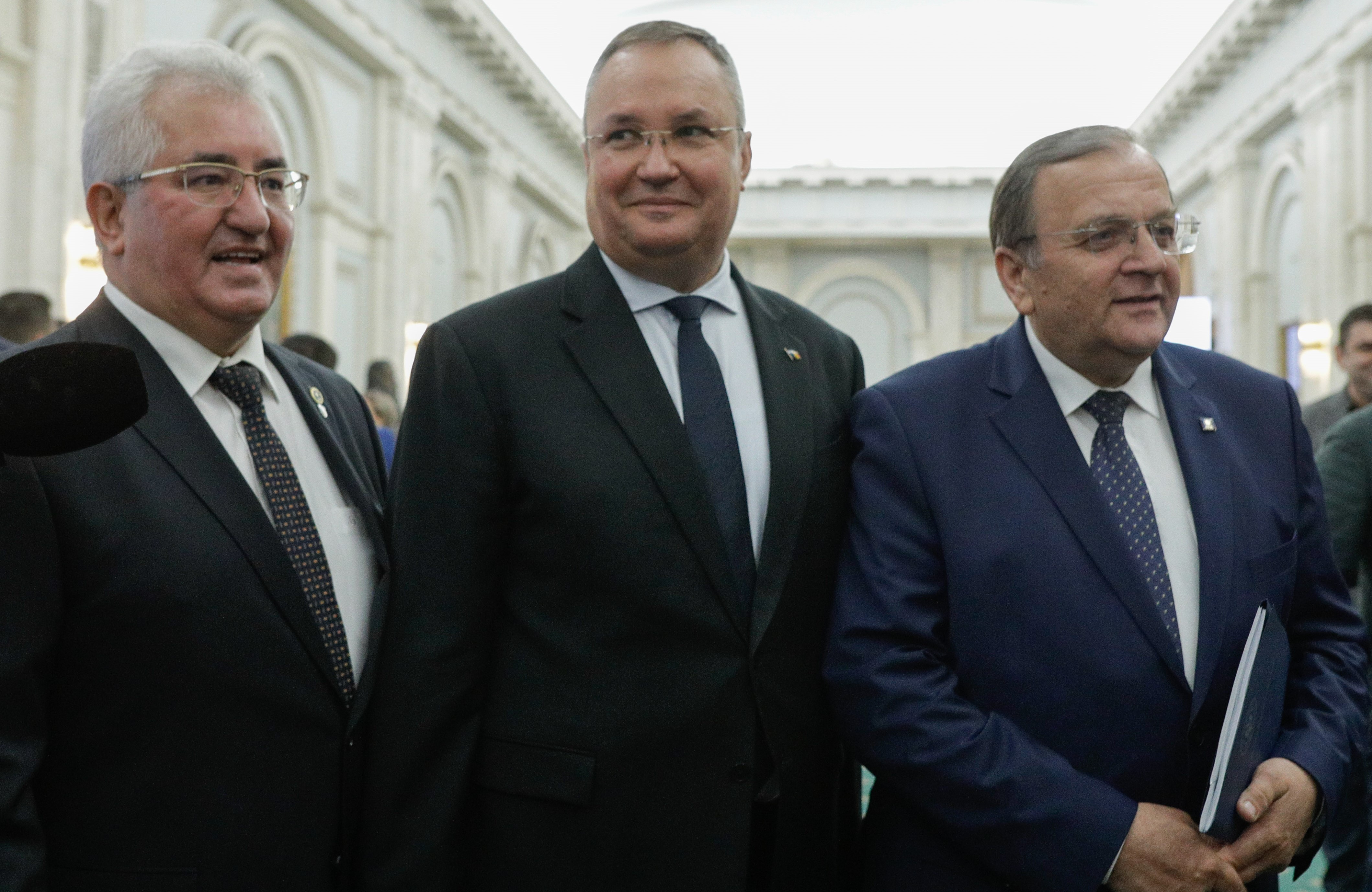 Liberalii se pregătesc să-l pună pe Ciucă în locul lui Cîțu: ”Gata cu festivalul democrației în PNL”