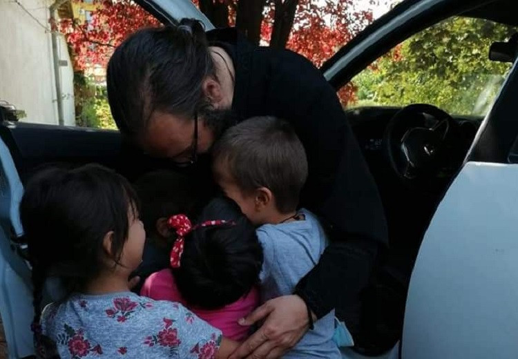 Paștele vine cu un obiectiv îndrăzneț pentru preotul Damaschin: Hrană și îmbrăcăminte pentru 10.000 de copii din Moldova