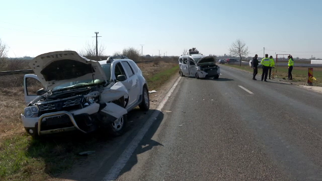 Accident grav de circulație în județul Buzău. Trei mașini au fost implicate, iar patru persoane au ajuns la spital