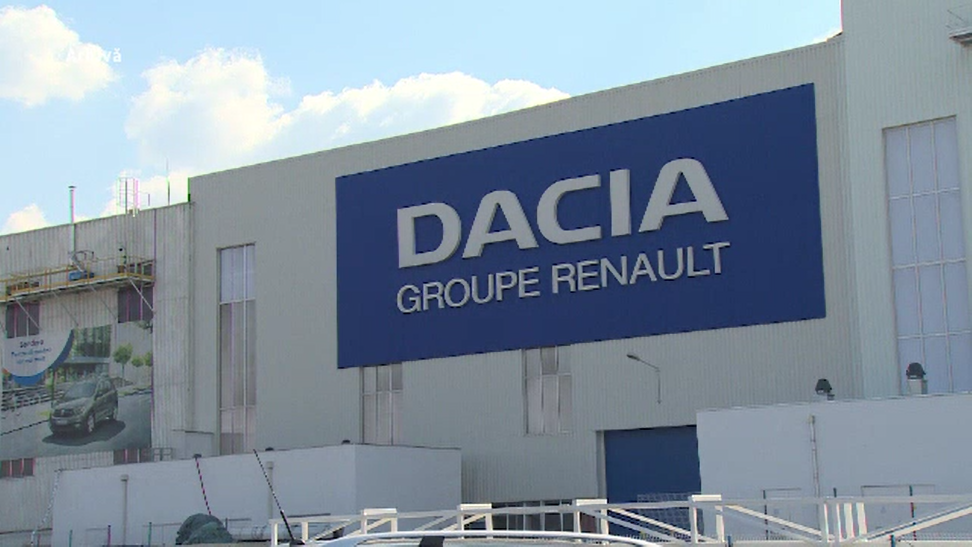 Amenințări cu proteste la uzina Dacia Mioveni după ce programul unor angajați a fost redus