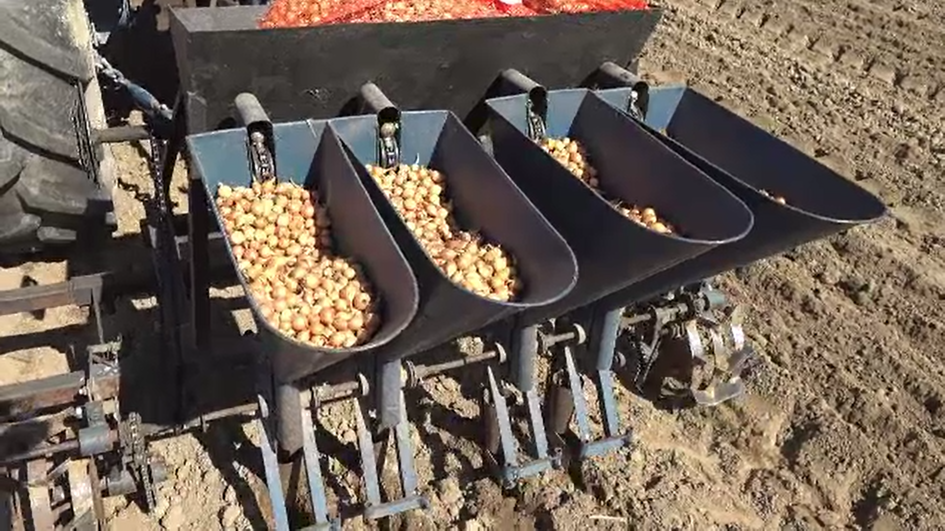 Fermierii riscă să piardă banii europeni din cauza scumpirilor. Combustibilii și îngrășămintele și-au dublat prețul