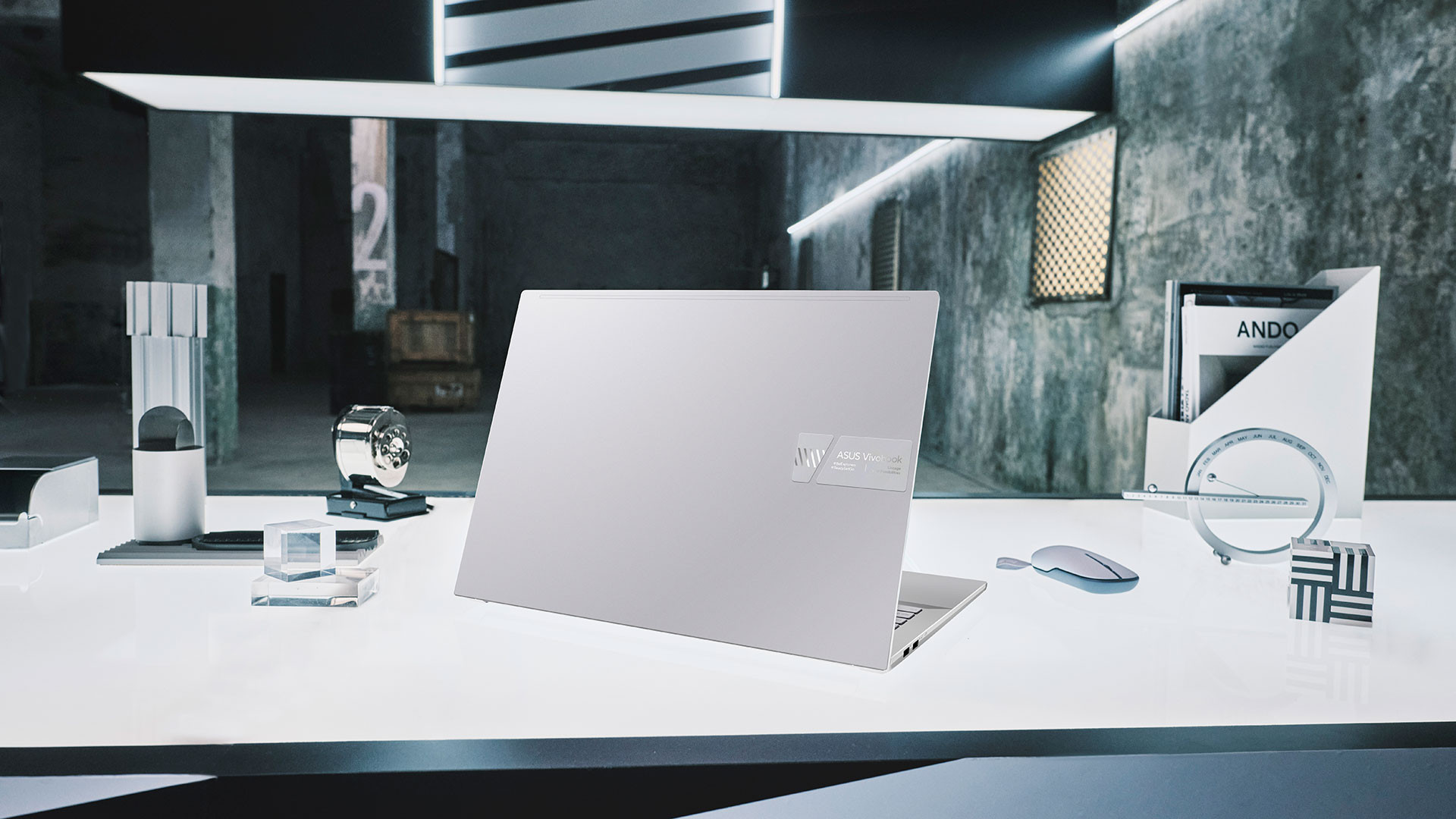 (P) La povești cu Jimmy sau cum ajunge un canal de YouTube la 1,5 milioane de urmăritori