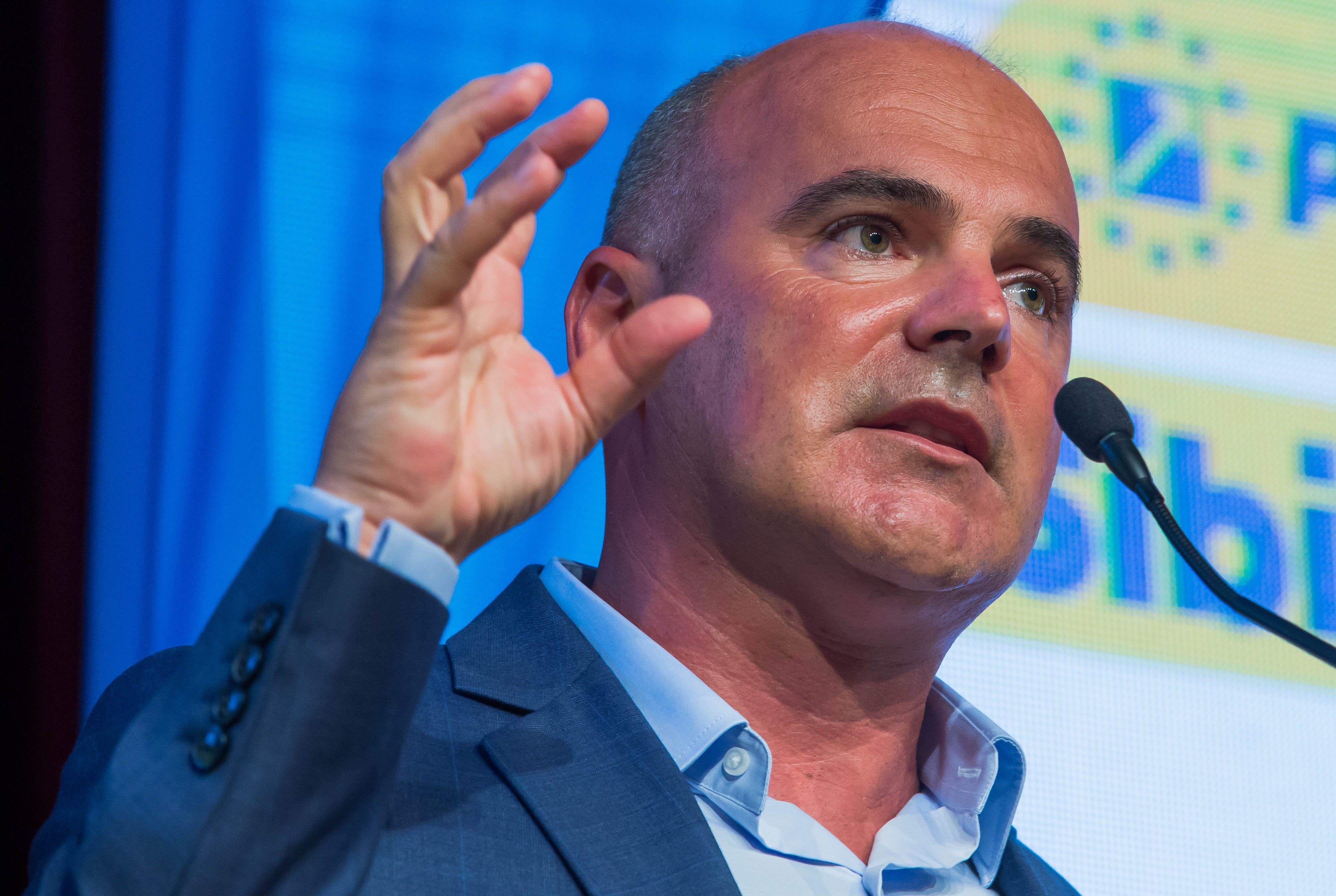 Rareş Bogdan (PNL): Ministrul Finanţelor (PSD) trebuie să dea explicaţii de ce OMV nu plăteşte taxa de solidaritate