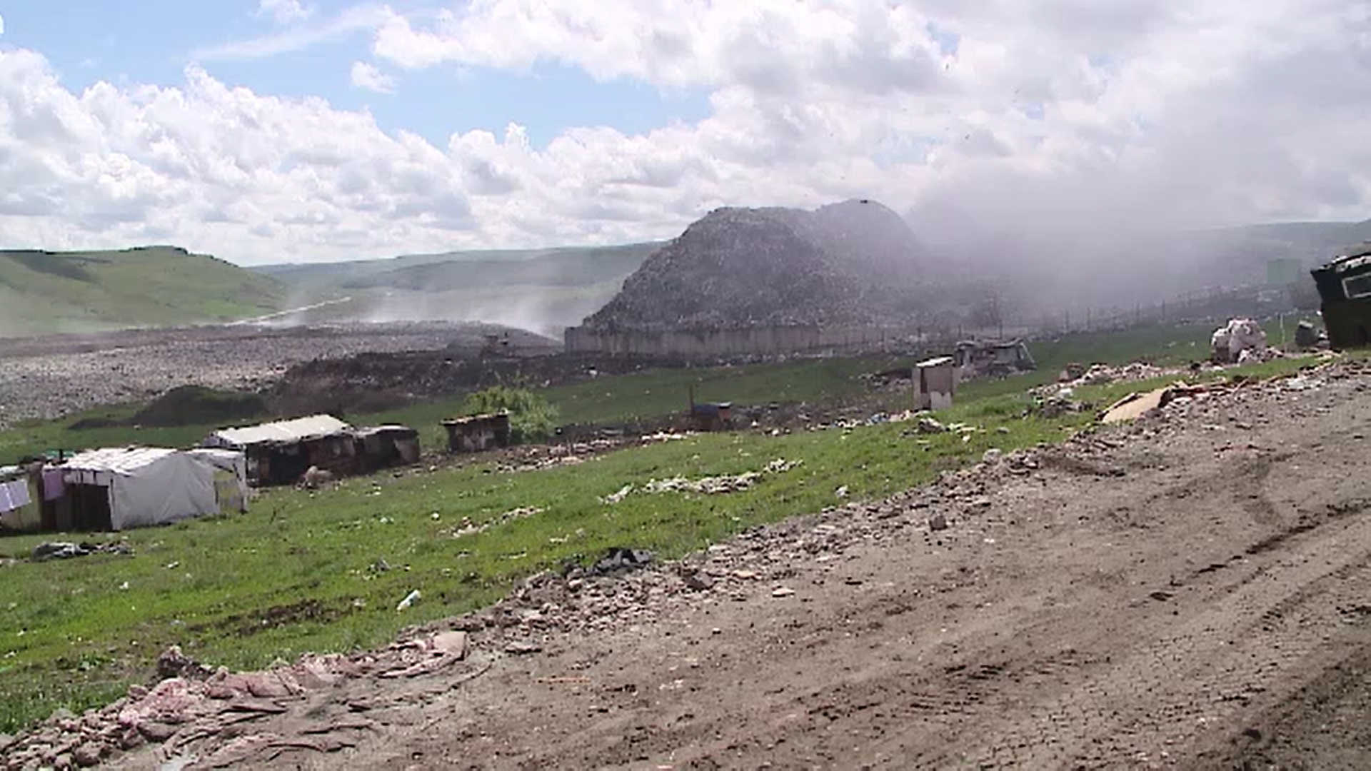 Incendierea și îngroparea deșeurilor devin infracțiuni și se vor pedepsi cu închisoare de la 3 la 5 ani