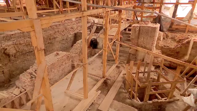 „Statul degeaba” - Curtea Veche, cel mai vechi monument din Capitală, lăsat de izbeliște