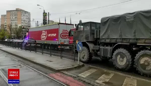 Imagini inedite la Timișoara. Un TAB a rămas în pană, în trafic, după ce i s-ar fi înfundat filtrul de particule