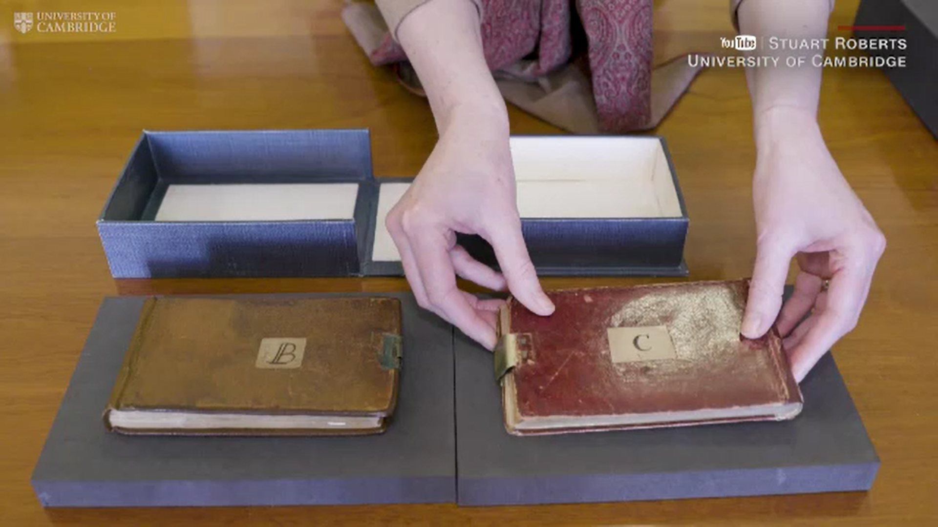 Două carnete ale lui Charles Darwin, dispărute în urmă cu două decenii, au reapărut misterios la Universitatea Cambridge