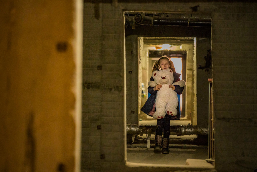 Peste 300 de ucraineni au fost ținuți în subsolul unei școli de trupele ruse. Scrijeleau pe pereți numele morților