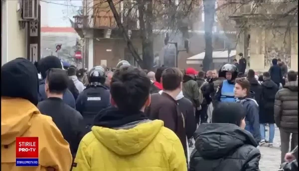 Violențe între suporteri și jandarmi, la meciul U Cluj- CSA Steaua. Cum a rămas un microbist fără pantaloni