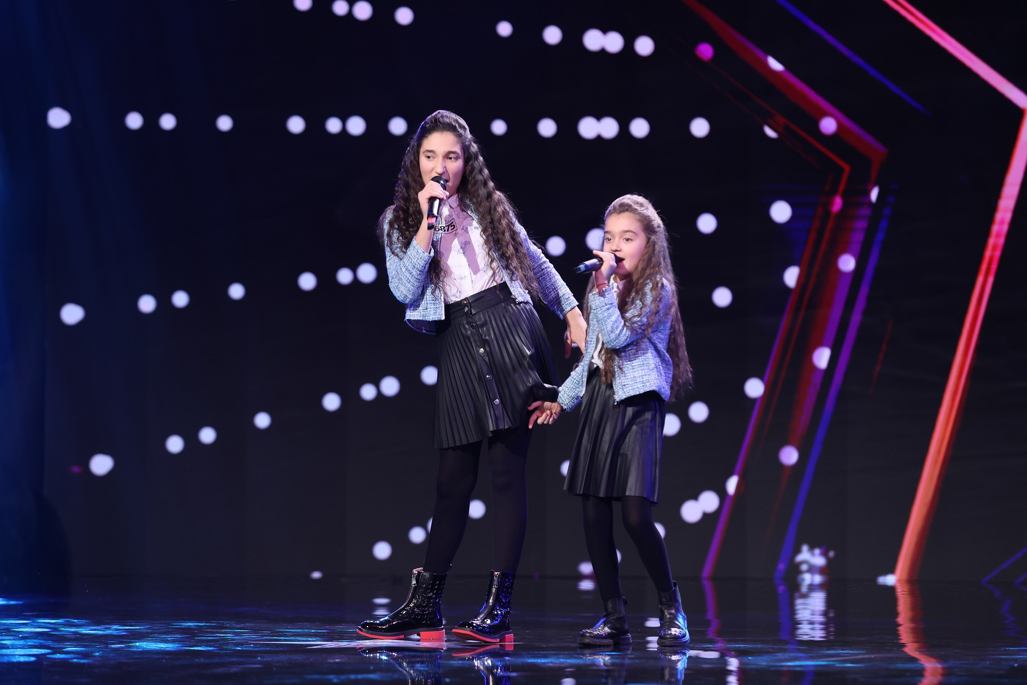 Telespectatorii și-au încheiat seara de vineri cu ochii pe cea mai iubită emisiune de divertisment, Românii au talent!