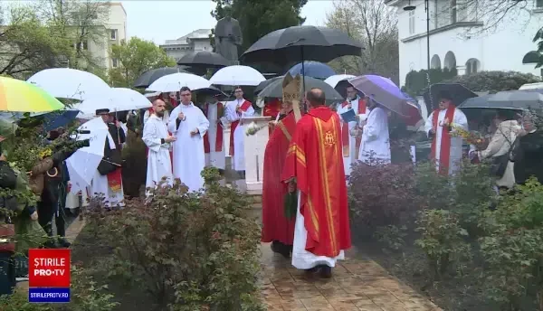 Credincioșii romano-catolici au celebrat tradiționala procesiune din duminica Floriilor