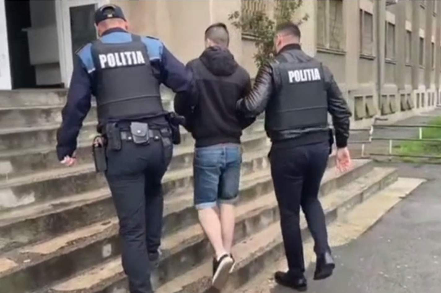 Tâlhar prins de polițiști la Craiova, imediat după ce smuls un telefon din mâna unei femei