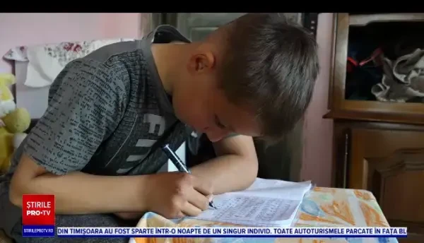 Copiii care nu au putut intra pe internet în pandemie au acumulat mii de absențe. Unii au avut tablete, dar nu aveau semnal