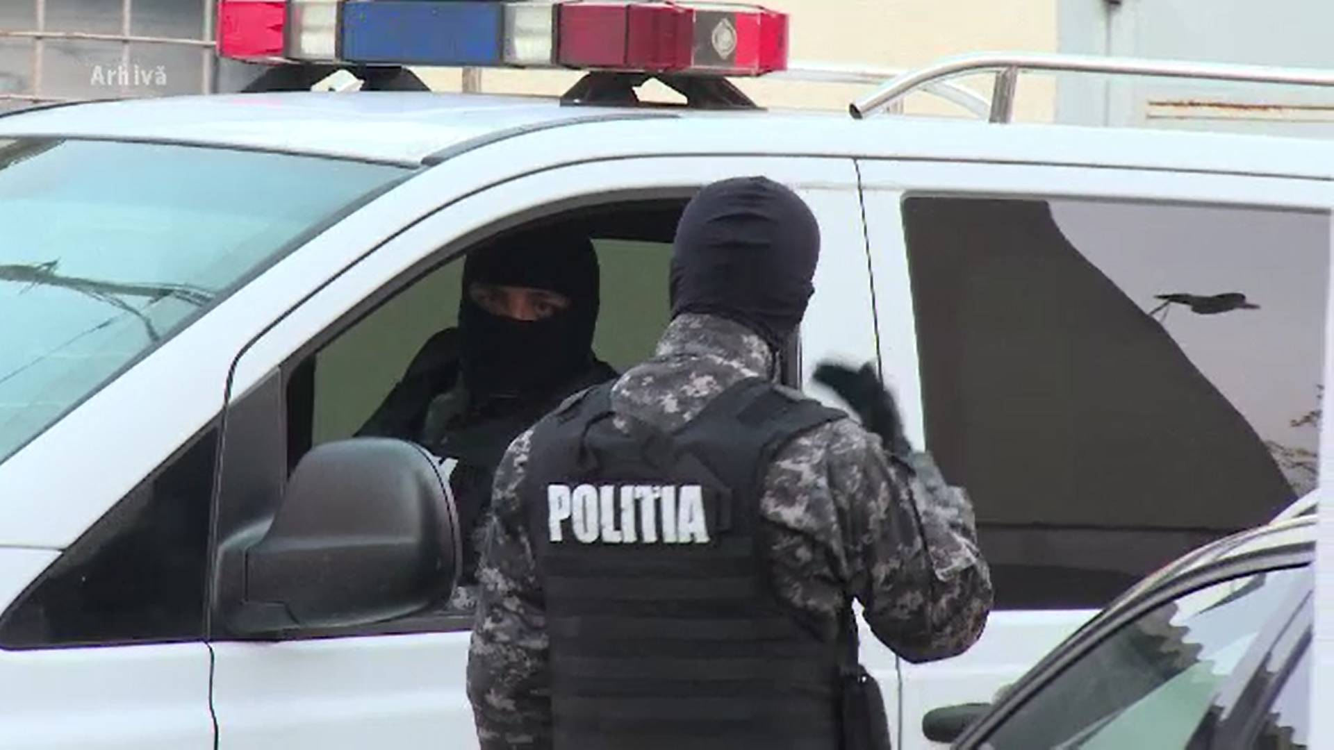 Anchetă în Caraș-Severin, la o grupare care încerca să vândă arme de foc unei alte grupări din Suedia