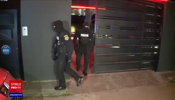 Descinderi acasă la fostul iubit al Biancăi Drăgușanu. Milionarul ar fi sechestrat două femei