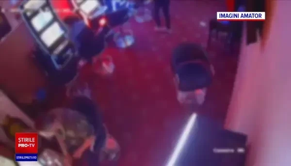 Agresiune cu bâte și spray-uri lacrimogene, într-un bar din Galați. Doi indivizi, căutați de poliție
