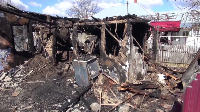 O femeie din Neamț, imobilizată la pat, a murit în timpul unui incendiu. Vecinii nu au reușit să o salveze