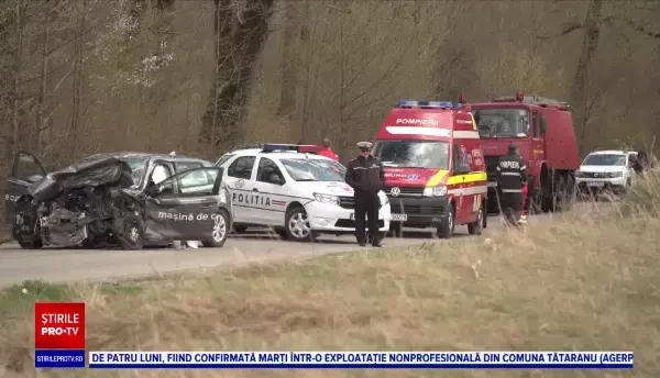 Accident cumplit în Prahova. Un tânăr de 21 de ani, aflat la volan, a izbit puternic un autoturism