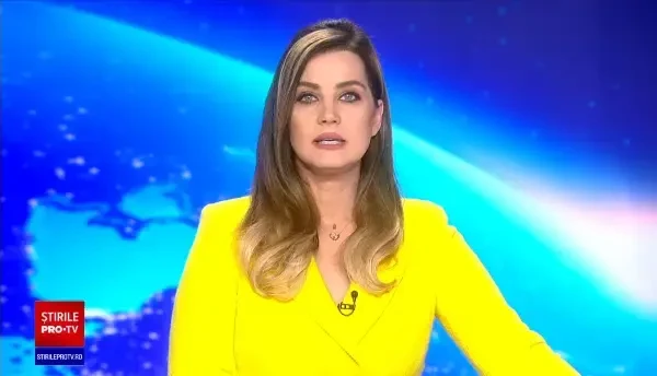 Taximetrist din Vaslui, filmat când juca la păcănele în trafic, cu clientul în mașină. VIDEO