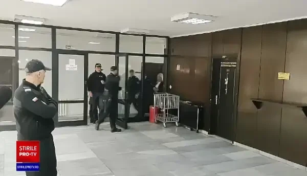 Judecatorii au amanat decizia de extradare a Elenei Udrea