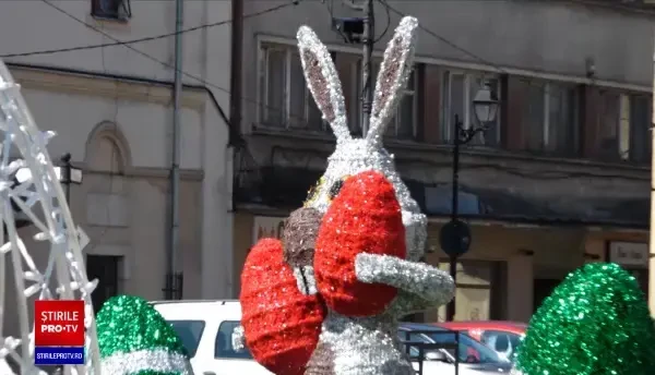 Efectul neașteptat pe care îl au figurinele de Paște montate în Ploiești asupra copiilor