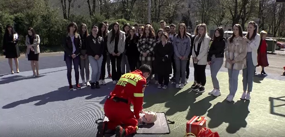 Prahova: Sute de elevi învață cum trebuie acordat primul ajutor