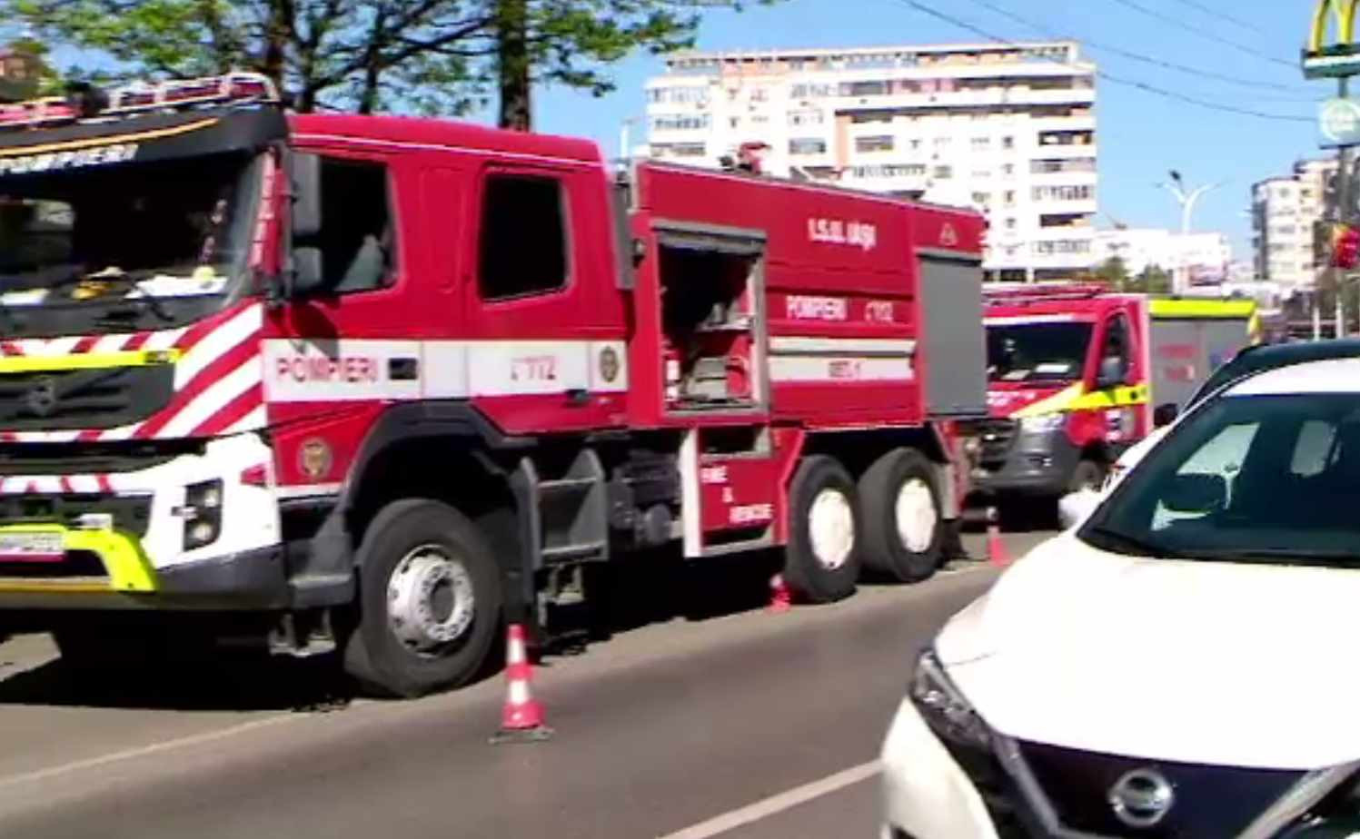 Subsolul unui bloc din Iași, mistuit de flăcări după o țigară aruncată la întâmplare