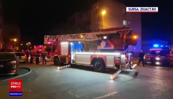 Constanţa: Doi răniţi, 91 persoane evacuate, 26 de locuinţe dintr-un bloc avariate, după o explozie urmată de incendiu