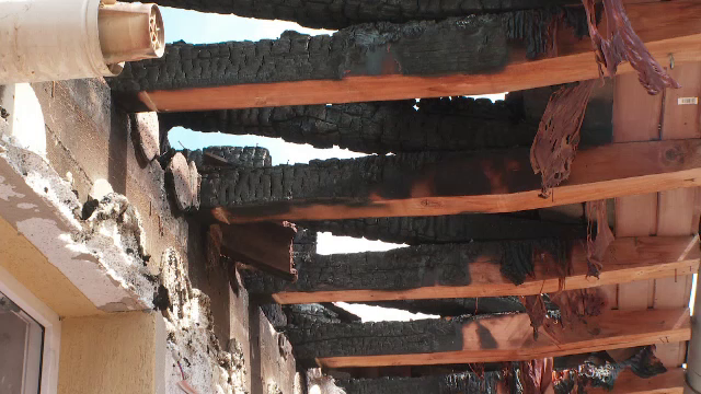 Mormane de moloz și scrum, după un incendiu care a mistuit un bloc din Cluj-Napoca