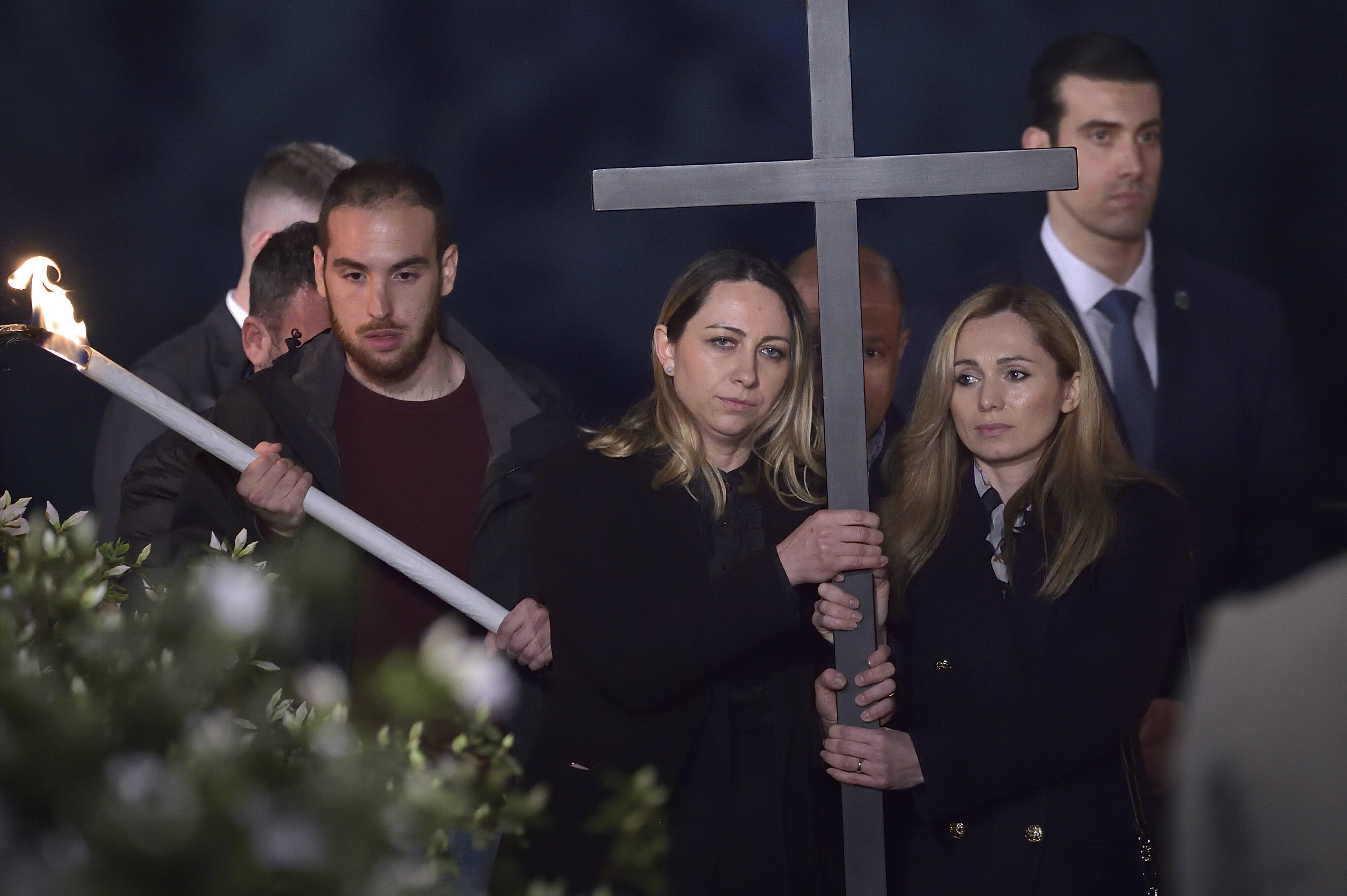 O ucraineancă și o rusoaică au purtat crucea în procesiunea condusă de Papa Francisc