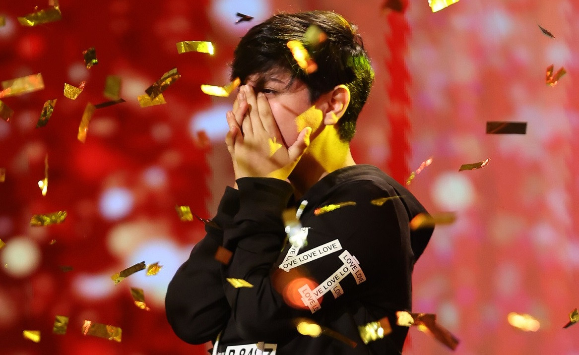 Dragoș Bucur a apăsat, pentru prima dată, butonul auriu: „Ești o adolescentă care poate să răstoarne munți”