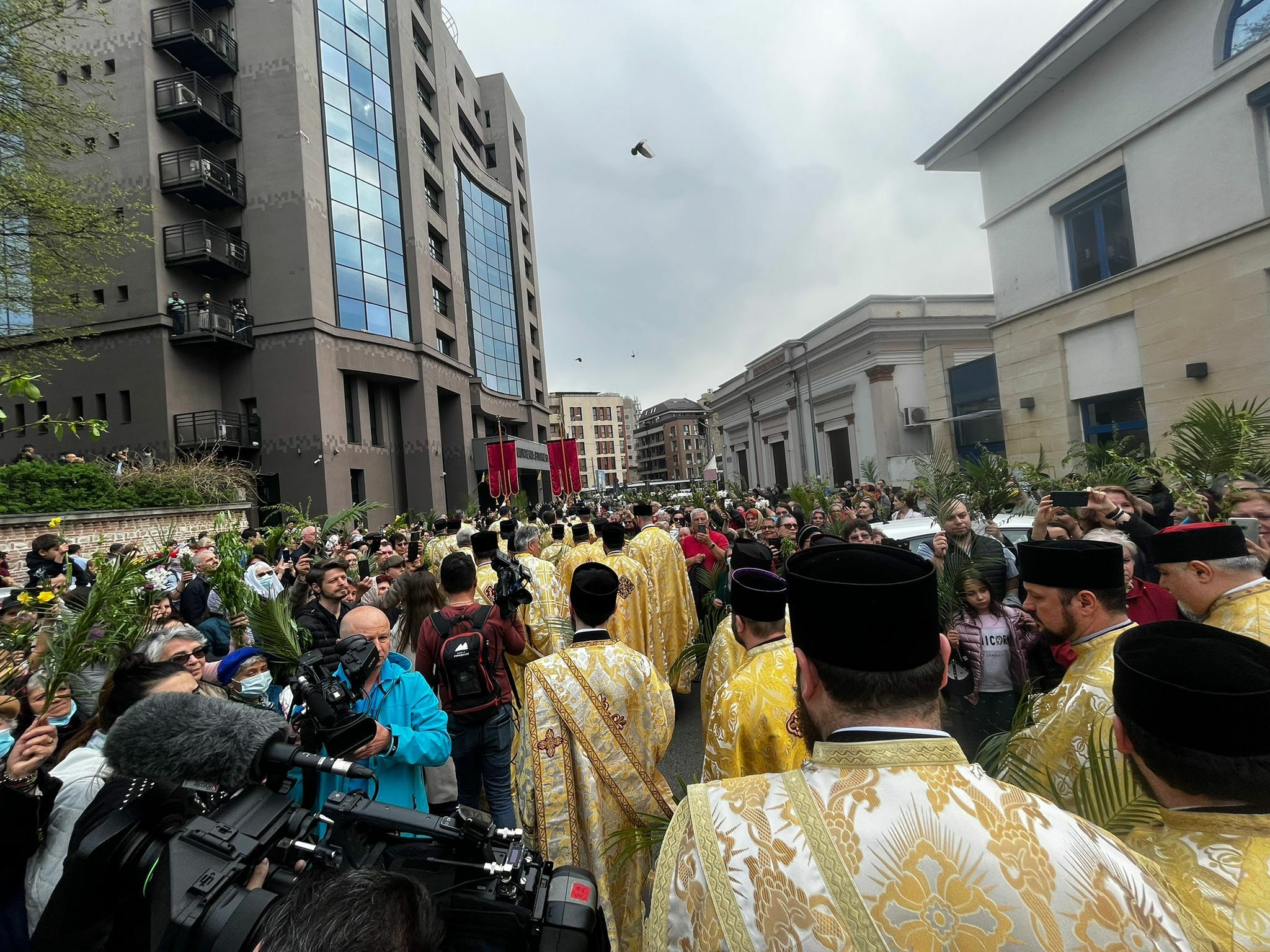 Pelerinajul de Florii. Mii de oameni participă la procesiunea din București. VIDEO
