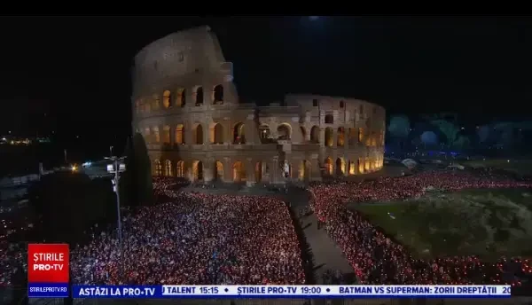 O ucraineancă și o rusoaică au purtat crucea în procesiunea condusă de Papa Francisc