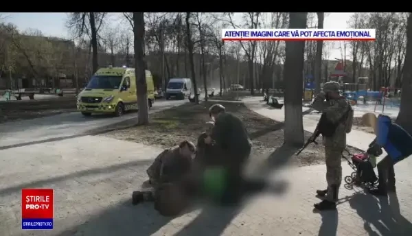 Disperarea unei mame din Ucraina, lângă cadavrul copilului: “Puiul mamii, te implor, deschide ochii”