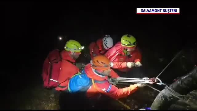 Un turist a fost salvat după ce a căzut 100 de metri de pe poteca din Valea Caraimanului
