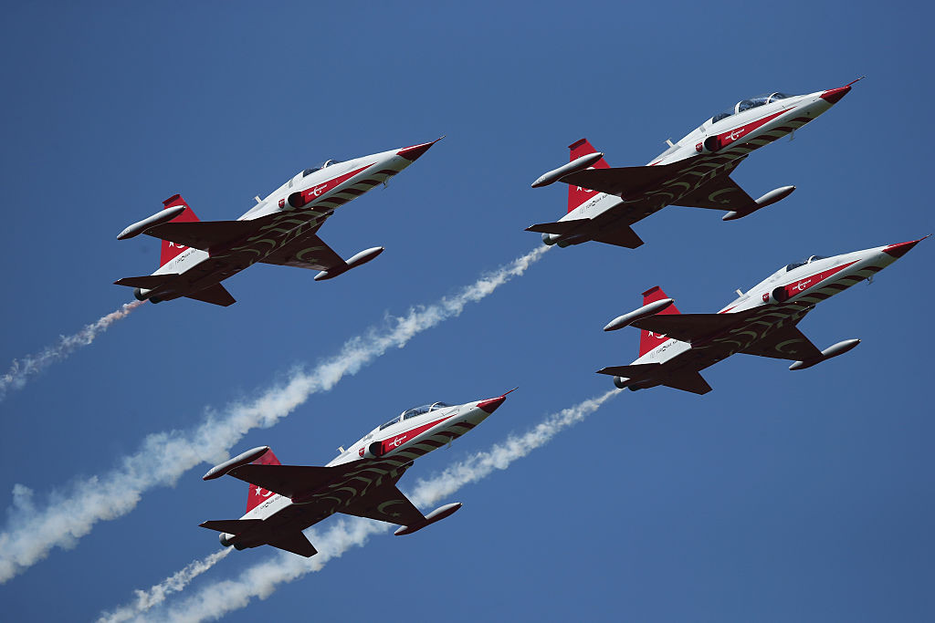 Turcia a atacat cu avioane, elicoptere și drone ”gruparea teroristă” PKK din Irak