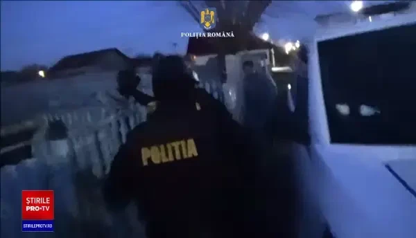 Trei bărbați din Prahova au furat blugi de marcă, în valoare de 250.000 de euro, dintr-o fabrică din Buzău