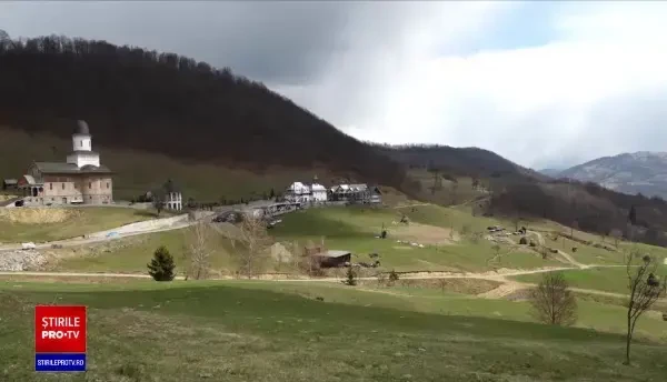 Starețul unei mănăstiri din Maramureș, acuzat de o ucraineancă de agresiune sexuală. Ce spun celelalte refugiate