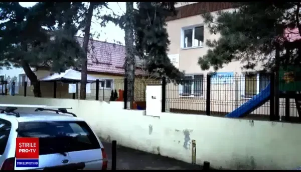 Bărbatul care și-a înjunghiat soția în fața unei grădinițe din Brașov a încercat apoi să se sinucidă. De la ce a pornit totul