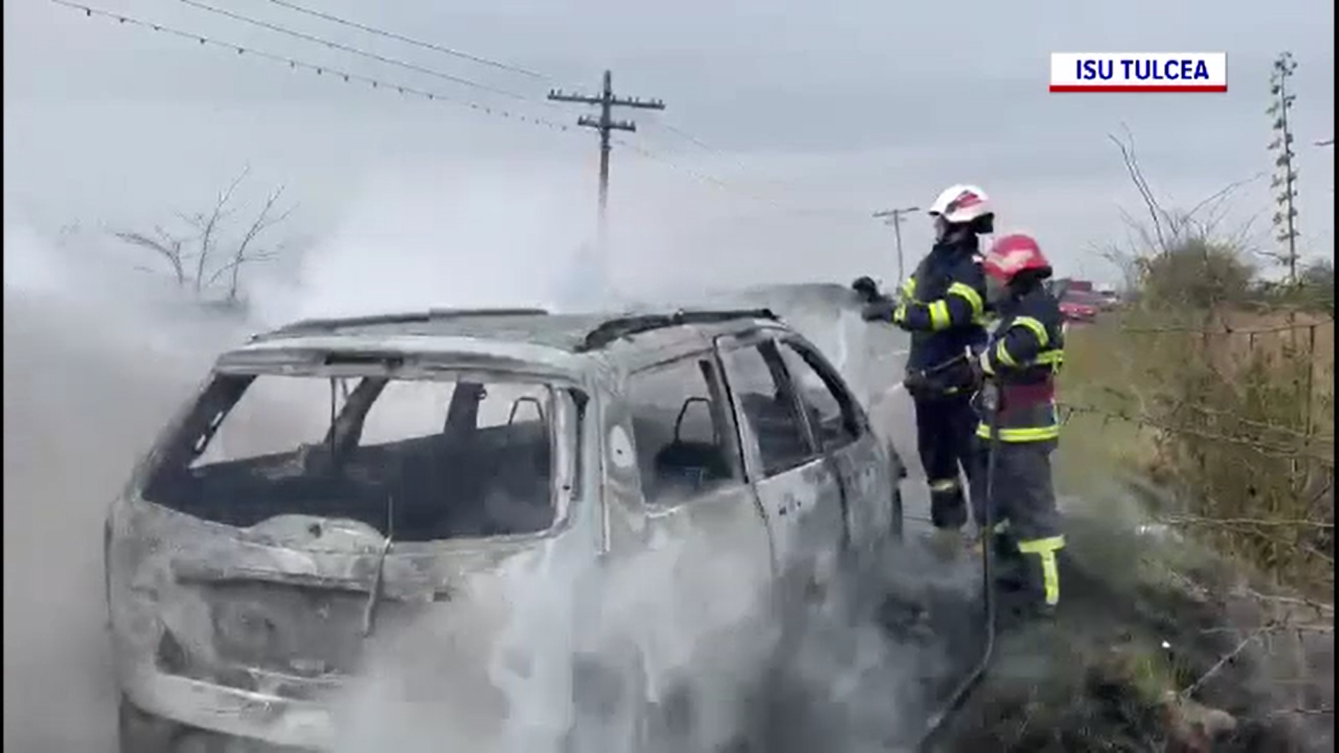 Momente de coșmar pentru o familie din Tulcea. Autoturismul în care se afla s-a aprins din senin