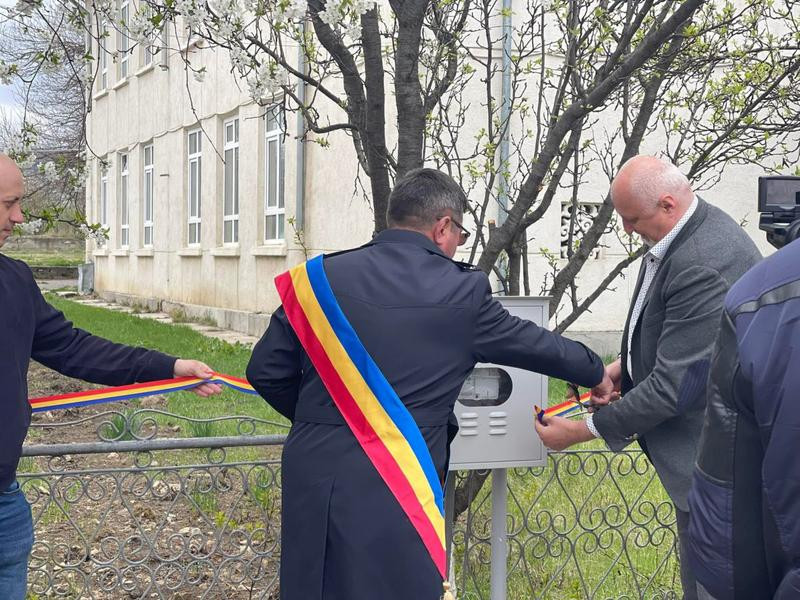 Nicăieri nu e ca la Frumușica. Racordarea la gaz a fost inaugurată cu preoți și politicieni, chiar de ziua primarului