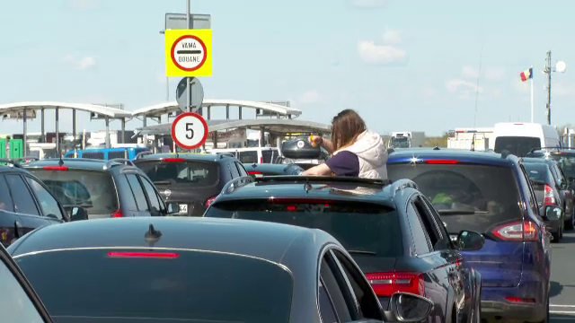 Românii comandă și fac colete chiar înainte de Paște. Zilnic, în jur de 300 de mii de colete ies din depozite