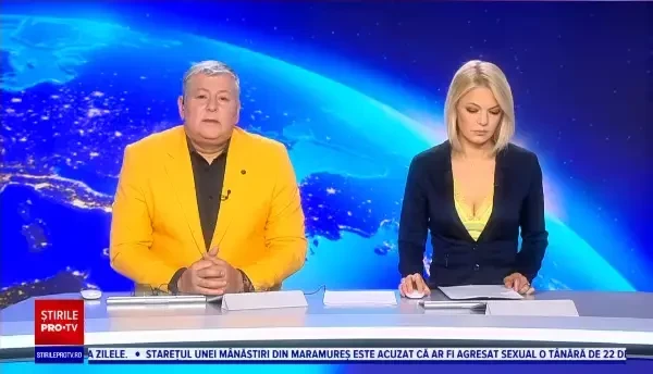 Un aligator uriaș se plimbă nestingherit prin curțile oamenilor