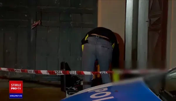 Cadavrul unei femei care suferise arsuri, găsit în scara unui bloc din Piteşti. Ce au povestit vecinii despre ea