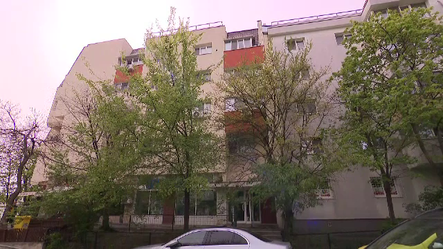 Un copil de trei ani a căzut de la etajul doi al unui apartament din Băneasa. În ce stare se află acesta